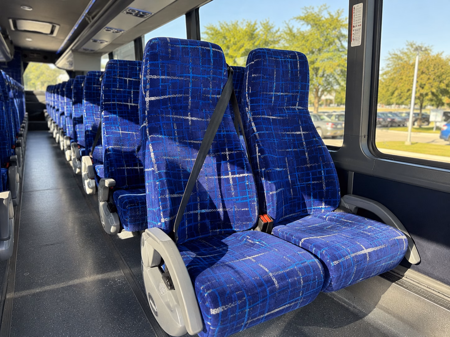 bowlinggreencharterbuscompany com is the easy way to book louisville field trips from bowling green